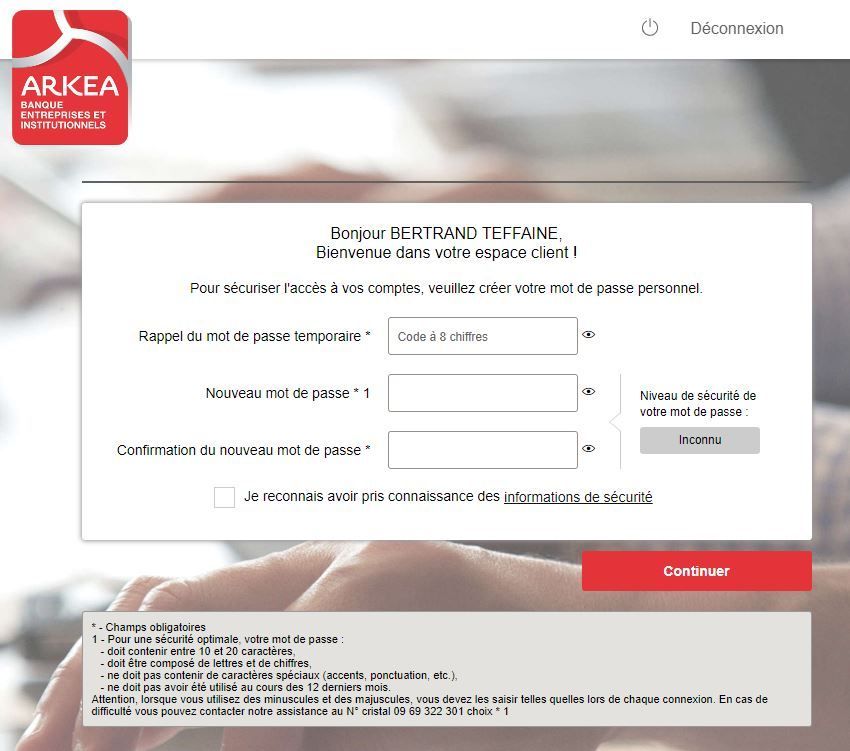 Page de bienvenue après connexion; renseigner les champs pour modifier le mot de passe temporaire, puis cliquez sur continuer